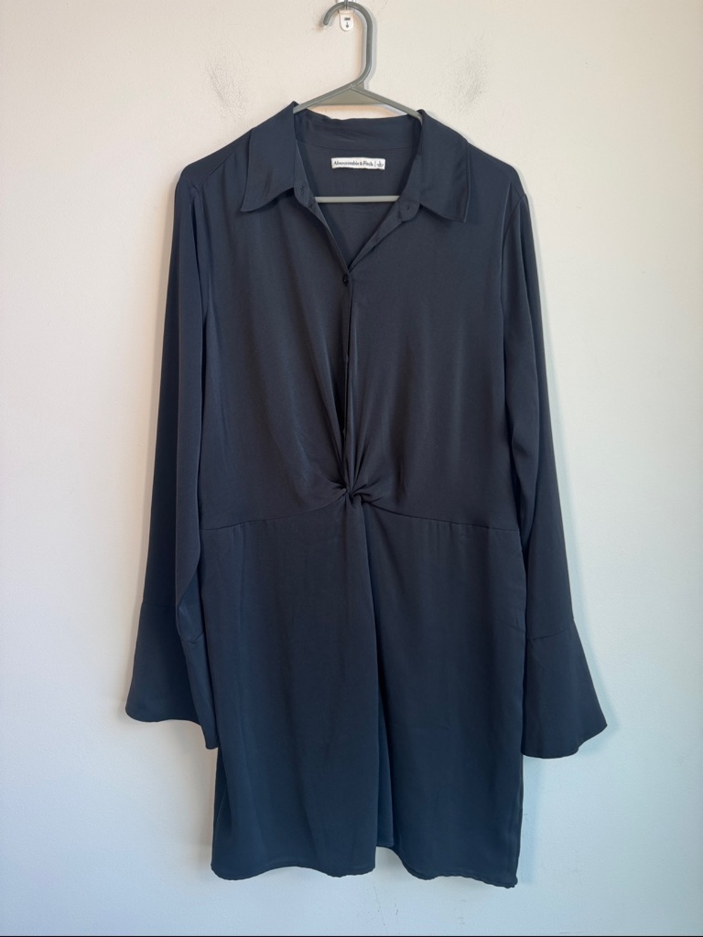 Abercrombie Twist Front Button Down Shirt Dress in Black - L - Picture 3 of 6